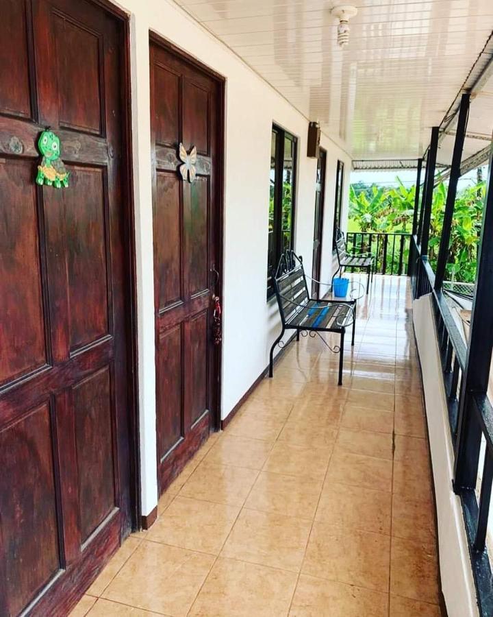Aparthotel Cabinas Playa Bandera à Parrita Extérieur photo