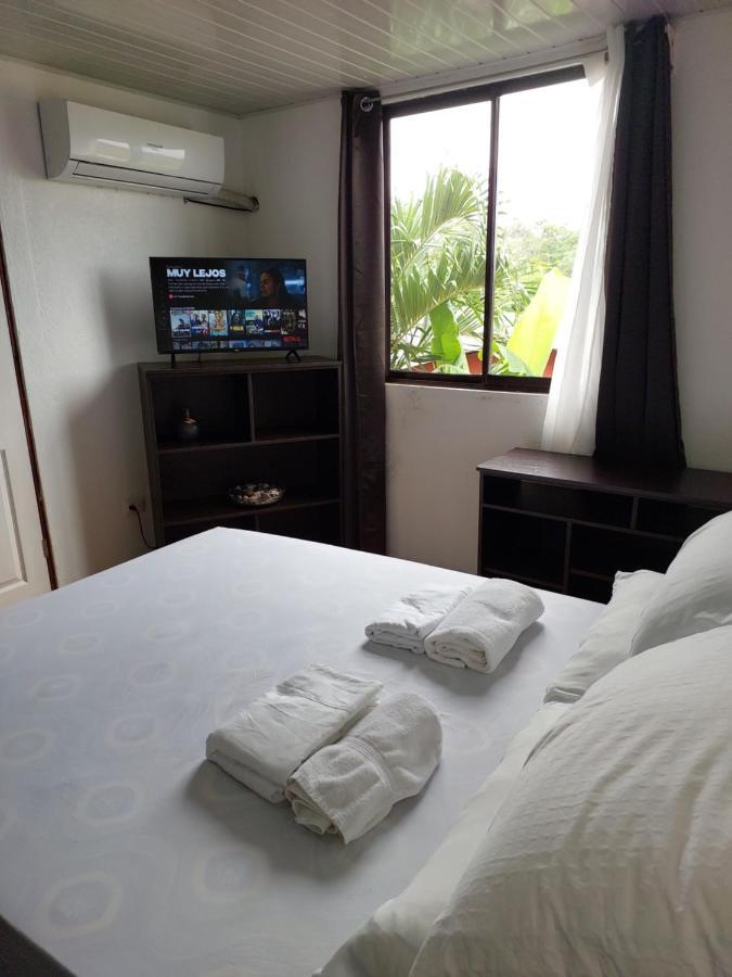 Aparthotel Cabinas Playa Bandera à Parrita Extérieur photo